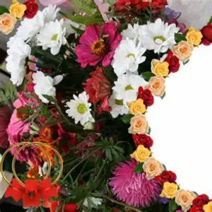 Floral Frames' Picture-Perfect Settings