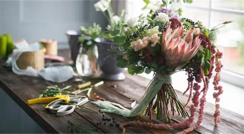 Top 10 Florists in Karama Centre Known for Timeless Designs