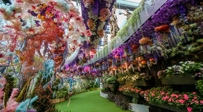 Top 10 Florists in Al Nabba\'a Known for Stunning Floral Sculptures